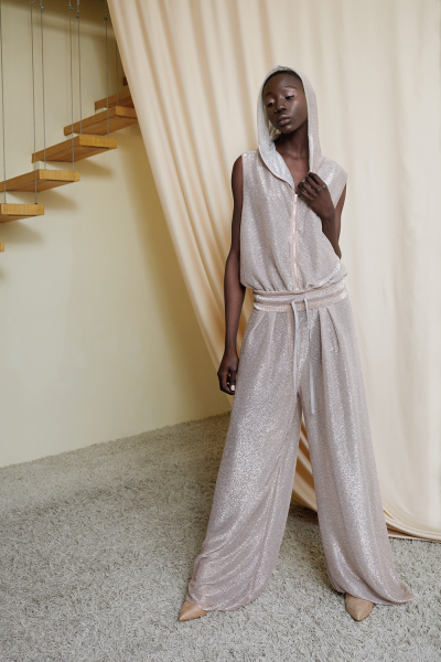 "Как дома, где бы ты не находилась": дуэт VOROZHBYT&ZEMSKOVA представил новый лукбук сезона осень-зима 2018/19